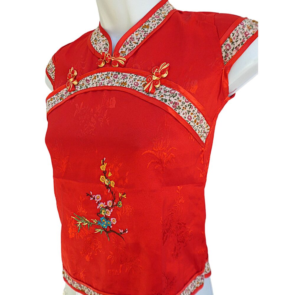 Vintage Cheongsam Red Embroidered Embossed Satin Top 3 Frog Side Snaps Floral